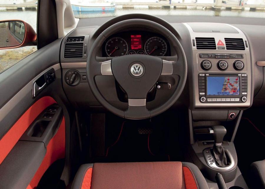  Volkswagen CrossTouran TSI 2007 года  (фото 2 из 46)